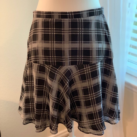Metaphor Dresses & Skirts - 🍂Metaphor Medium black/white plaid skirt
